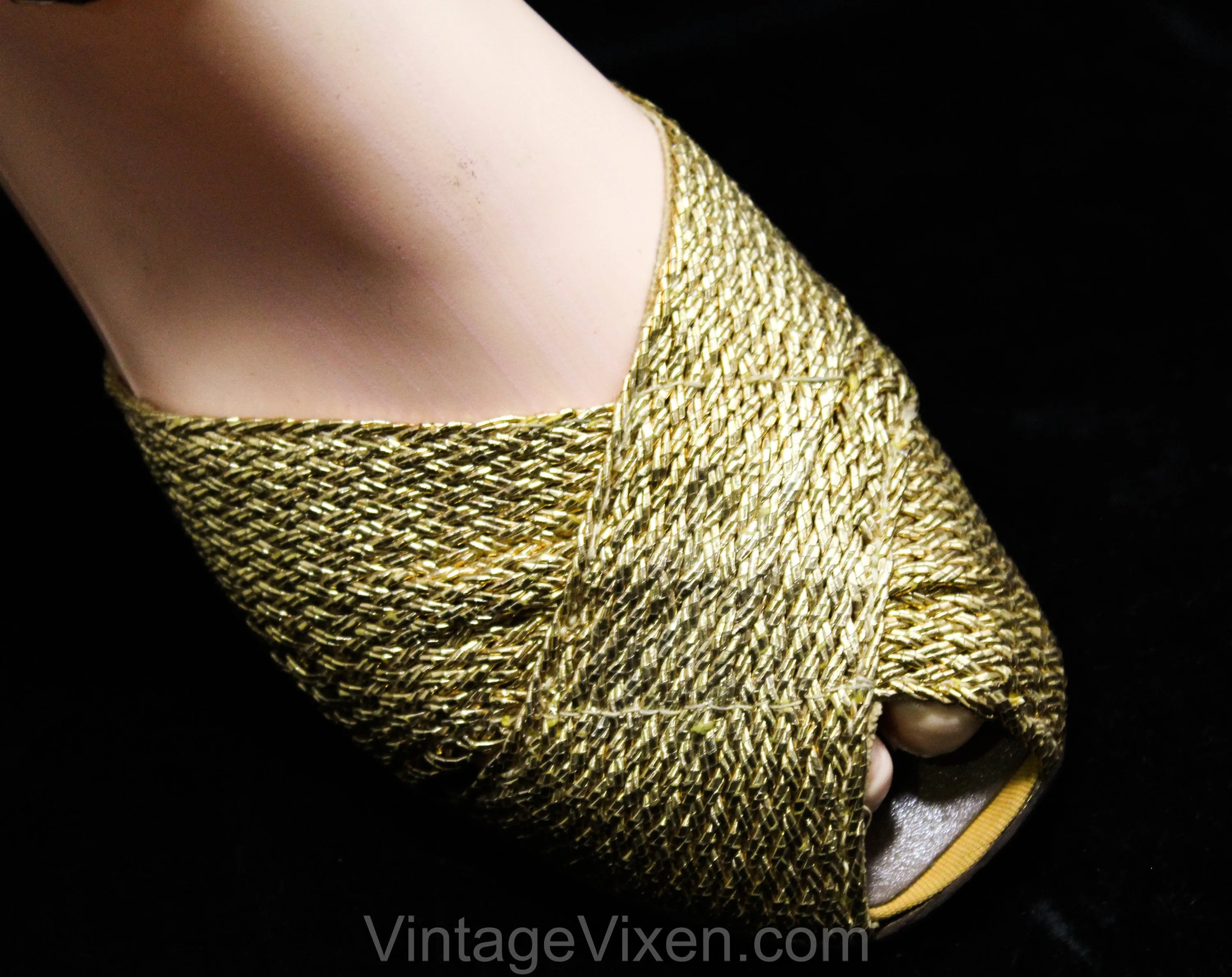 Size 4.5 Shoes - Hollywood Style 1940s 50s Woven Gold Sandals - 4 1/2 Peep Toe Metallic Summer Sandals - 40s Glamour Girl NOS Deadstock